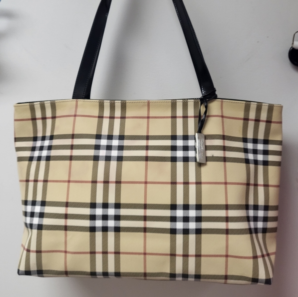 Burberry large tote with matching size 9 heels - Picture 1 of 6